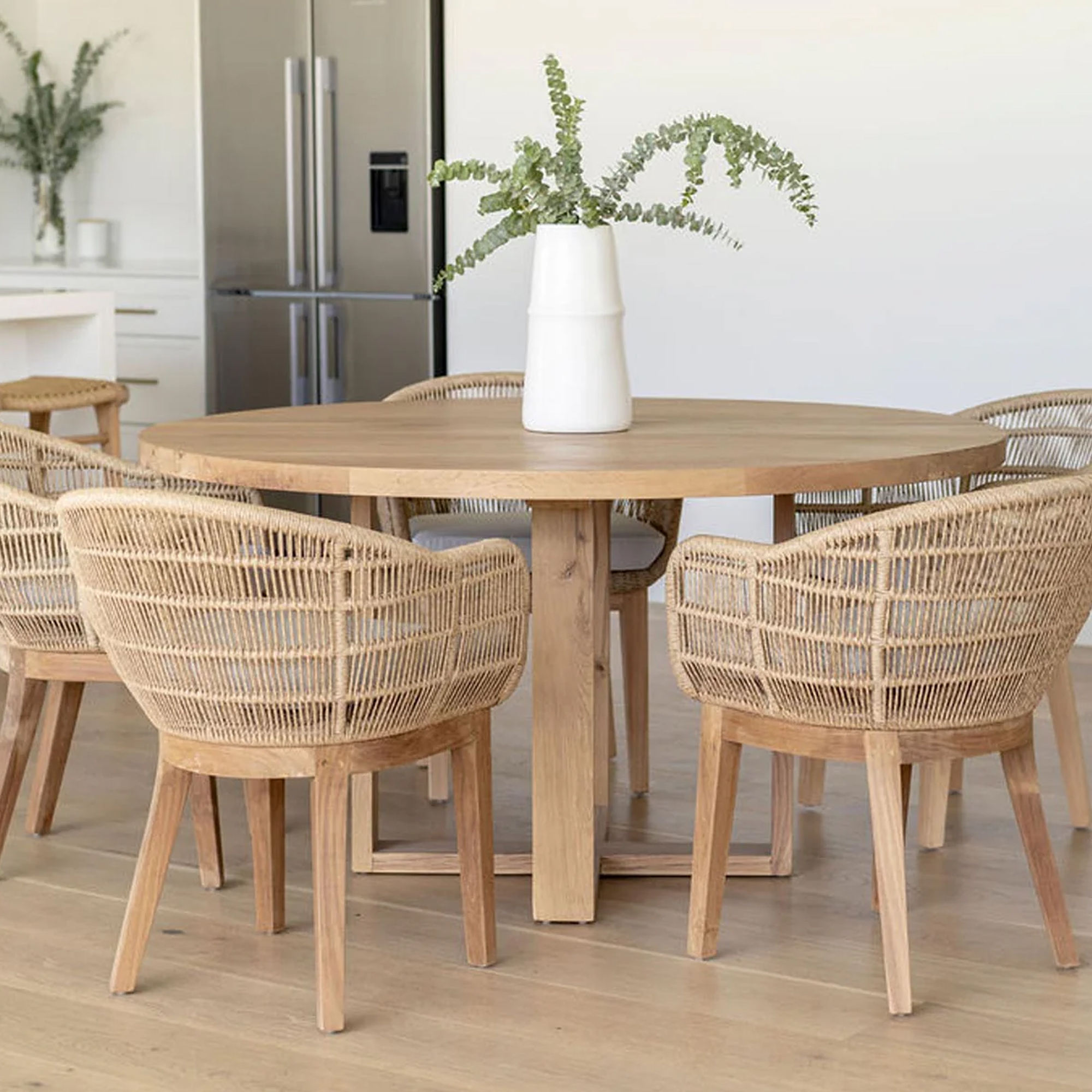 # 高級モダン屋外ダイニングセット、木製テーブルと椅子付きの - Luxury Lifestyle Furniture のレビューと価格